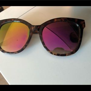 Tortoise frames with reflective lenses